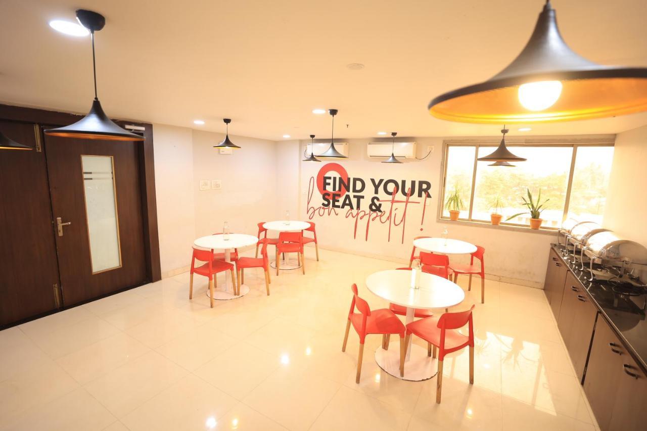Crystal Urban Park Hotel Bhubaneswar Exterior photo