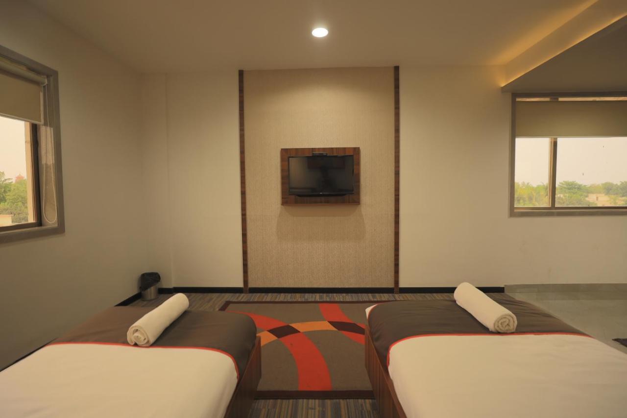 Crystal Urban Park Hotel Bhubaneswar Exterior photo