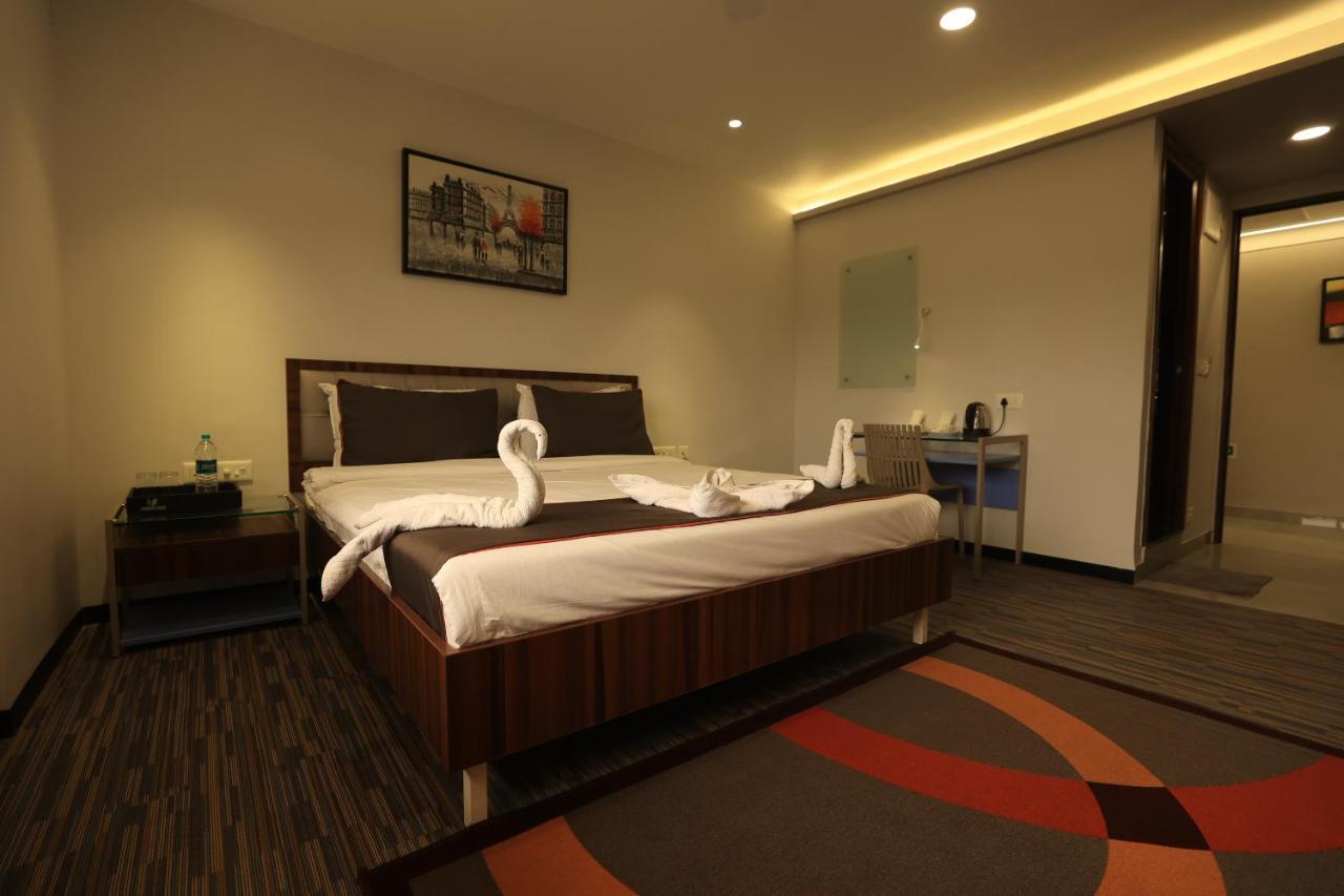 Crystal Urban Park Hotel Bhubaneswar Exterior photo